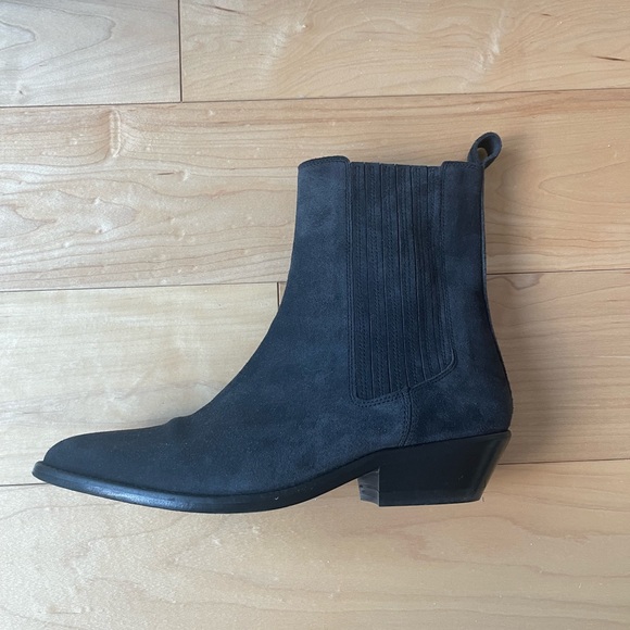 Europe size 40, feet’s wide. Like new- worn twice. - Picture 5 of 5